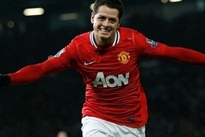 Rục rịch mua Chicharito thay Falcao