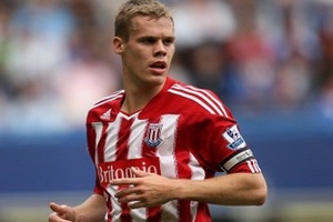 Sir Alex quyết đưa “hàng thải” Ryan Shawcross về lại M.U