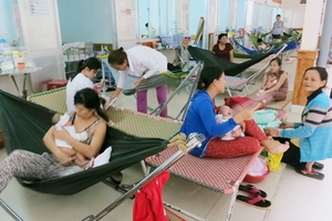 Trẻ nêm kín các bệnh viện nhi