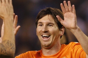 Messi và hat-trick đầu tiên: Hãy đợi đấy, Pele!