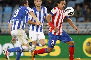 Falcao lại nổ súng, Atletico tiếp tục bám sát Barca