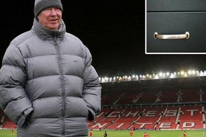 M.U bất ngờ tiết lộ đã chọn ƯCV thay thế Sir Alex