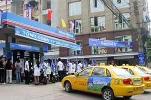 Hai đầu mối nhập xăng không đạt chuẩn