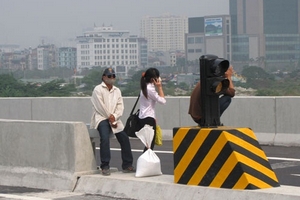 “Bán mạng” ở đường cao tốc hiện đại nhất Hà Nội