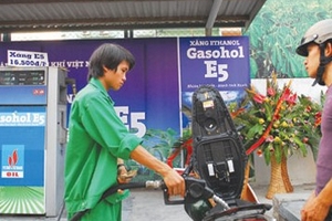 Xăng pha cồn: Bị dân chê, càng làm càng lỗ