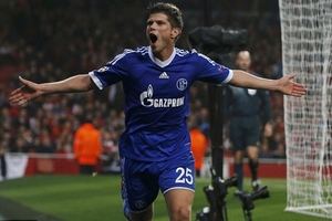 Schalke “bắn hạ” pháo đài Emirates của Arsenal