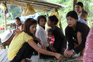 Quảng Ngãi: Núi nứt, nước phun giữa ruộng