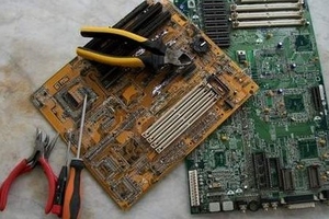 Tân trang đồ điện tử: Nghề hốt bạc