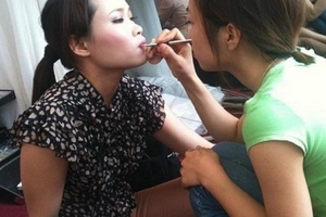 Mạo hiểm nghề cho thuê... da mặt