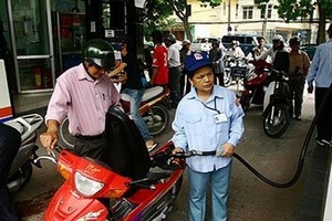 Giữ giá xăng, giảm sử dụng quỹ bình ổn