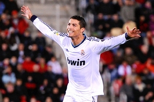 Ronaldo sang Pháp để làm vua?