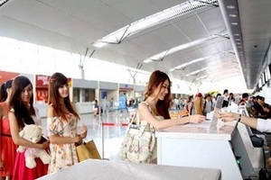 Vé máy bay Tết: Dò dẫm bán, ngắc ngoải mua