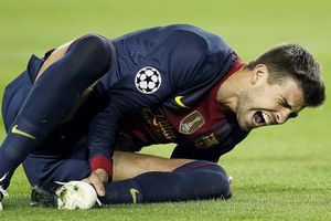 Chấn thương của Pique càng ngày càng bí ẩn