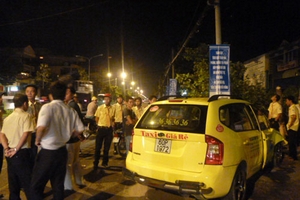 Người điên cướp ô tô giữa trung tâm thành phố