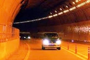 Hầm đường bộ Hải Vân nứt bất thường?
