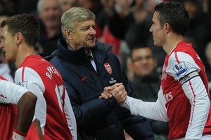 Wenger sợ Persie rơi vào cảnh ngộ của Adebayor và Nasri