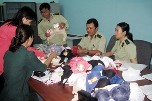 Chưa xác định “chất lạ” trong áo ngực