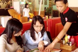 Cơm văn phòng đua nhau phá sản