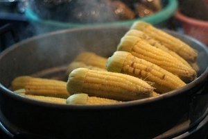 Đồ ăn hè phố: Ngập tràn hóa chất độc hại