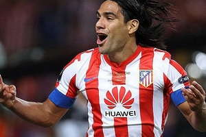 Barca nhảy vào cuộc chiến giành Falcao