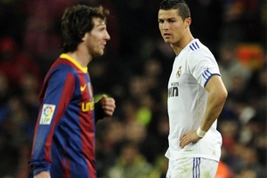 Cris Ronaldo “mồi chài” Messi đá cặp với mình