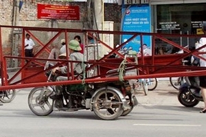 Xe ba bánh liều mạng, hét giá vì độc quyền