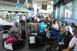 Hệ thống check-in của sân bay Nội Bài tê liệt gần 1 giờ