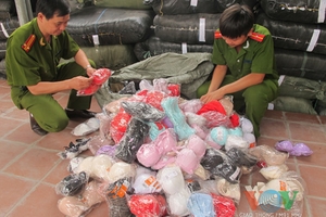 Công an Hà Nội thu giữ hàng nghìn áo ngực