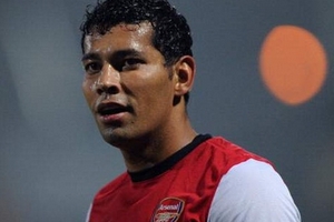 Andre santos sắp "bán xới" khỏi Emirates