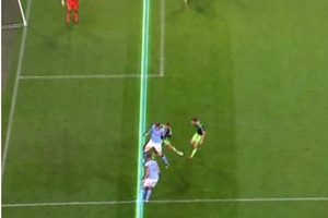 Mancio hùng hổ tố trọng tài chấm dứt hi vọng của Man City