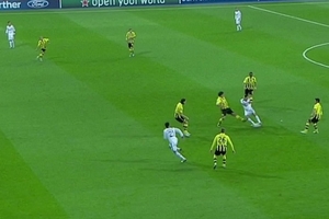 Trọng tài đúng hay Mourinho đúng?