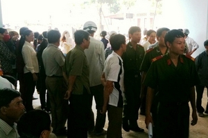 Chết sau mũi tiêm cuối, trăm người vây bệnh viện