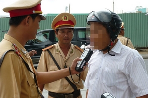 Không được lái xe nếu bị giữ giấy phép