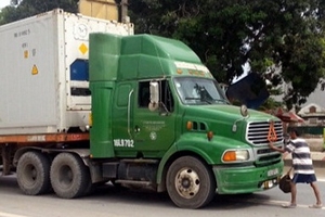 Người chặn xe “xin tiền” giữa thủ đô có biểu hiện thần kinh