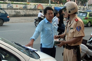 Mượn xe có đầy đủ giấy tờ không bị xử phạt