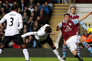 Chấm điểm Aston Villa 2-3 M.U: Chicharito, "hạt đậu" thần kỳ