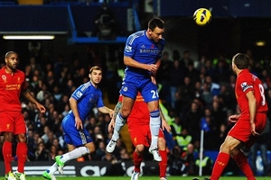 Dẫn bàn trước, Chelsea vẫn bị Liverpool cầm hòa