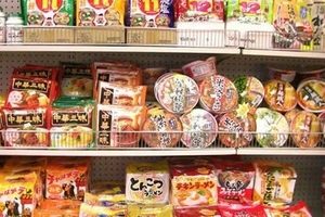 Nước ngoài “thôn tính” mì tôm, nước mắm