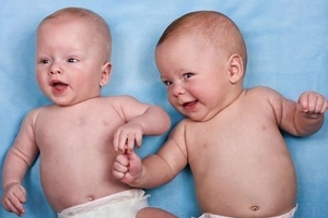 Trẻ song sinh vẫn khác biệt về gen
