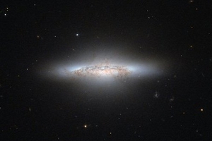 Phát hiện thiên hà thấu kính rực rỡ