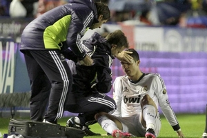 Mờ mắt, Cris Ronaldo xin rút khỏi trận Gabon