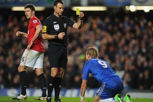 Trọng tài Clattenburg bị treo còi tuần thứ 3 liên tiếp