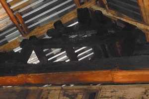 Chùa cháy chờ tiền sửa