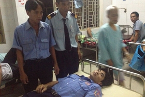 Tấn công bảo vệ bệnh viện để lấy xác