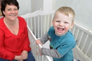 Bệnh lạ: Cậu bé không thể nhịn cười