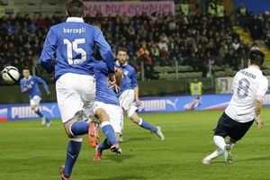 Pháp ngược dòng hạ Italia 2-1