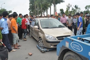 'Nữ quái xế' và người la hét trên nắp ca pô là anh em