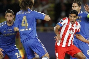 Chelsea: Theo đuổi Falcao, gia hạn với Lampard, giữ Romeu