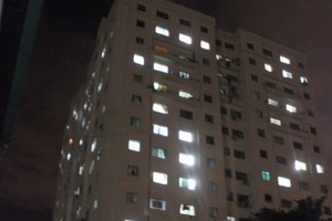 Nam thanh niên la hét rồi nhảy từ tầng 13