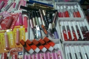 Bong da, rụng tóc vì mỹ phẩm độc hại